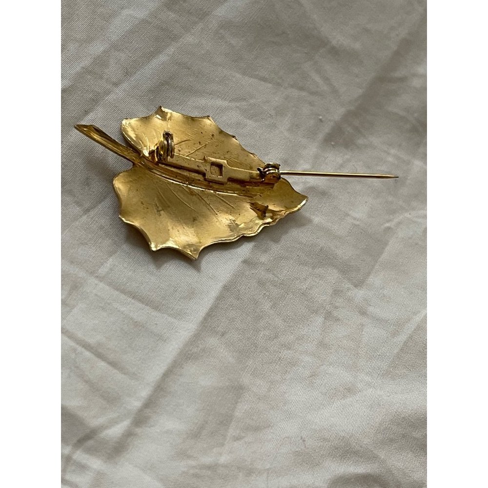 Vintage Gold-tone Lightweight Leaf Brooch - Picture 7 of 12
